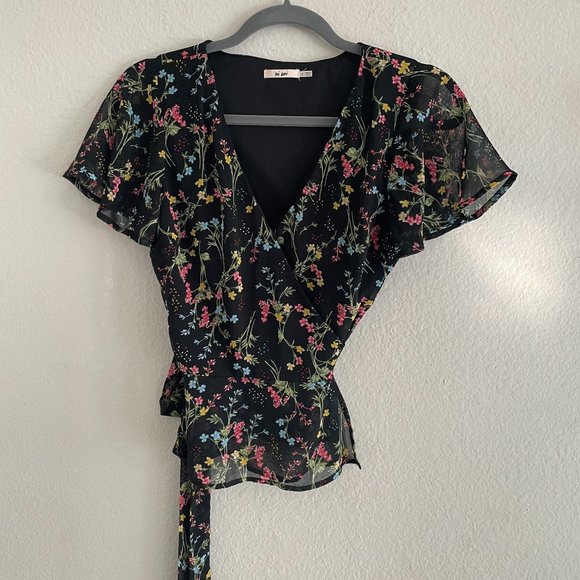 Mi Ami dark floral wrap around top size small - Picture 1 of 6